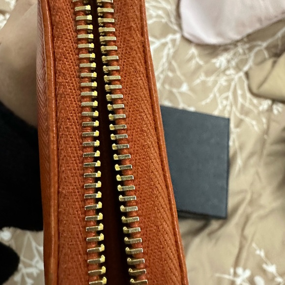 Prada orange long wallet with minor scuffs and tearing inside, in good condtion - Picture 9 of 11
